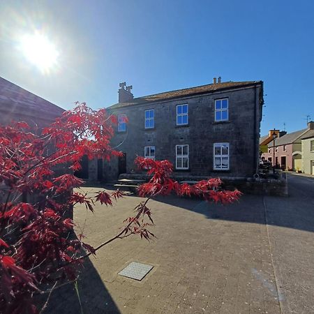 Clonbur House - Two Bedroom Village Apartment 戈尔韦 外观 照片