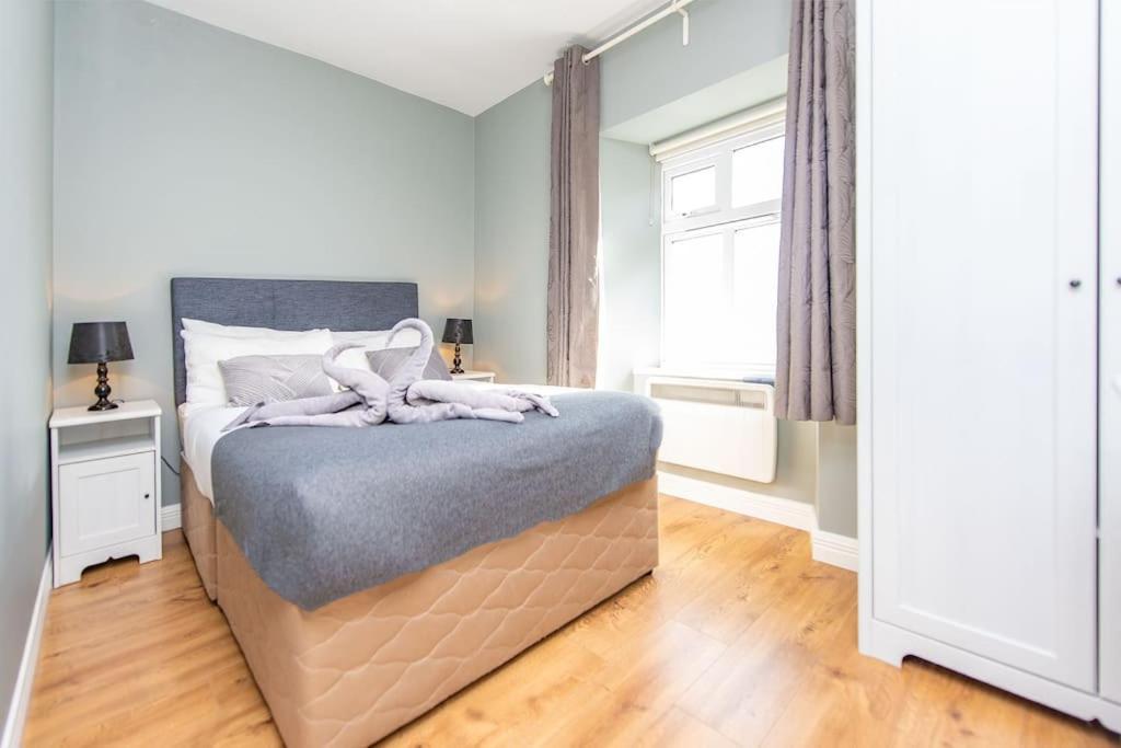 Clonbur House - Two Bedroom Village Apartment 戈尔韦 外观 照片